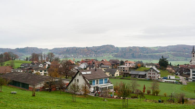 Das aargauische Suhrental und das luzernische Surental wollen näher zusammenrücken. Im Bild: Die Gemeinde Reitnau liegt an der Grenze zum Kanton Luzern. (Bild: Mathias Förster)