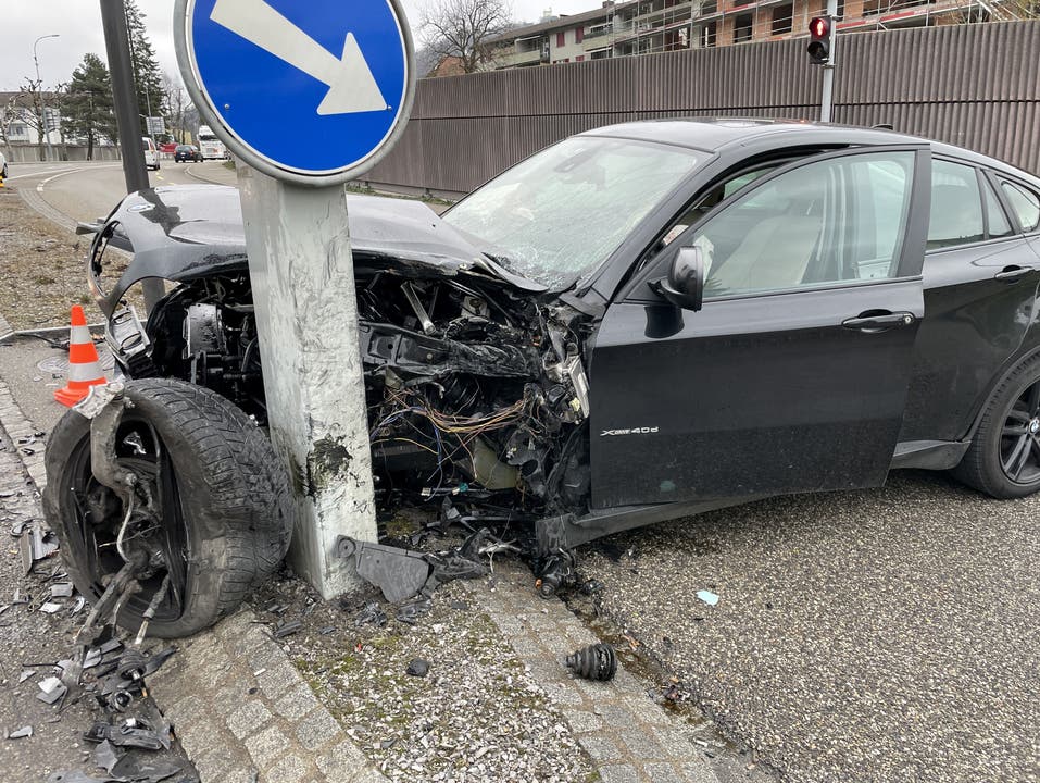 Neuenhof: Kontrolle über BMW verloren – Totalschaden