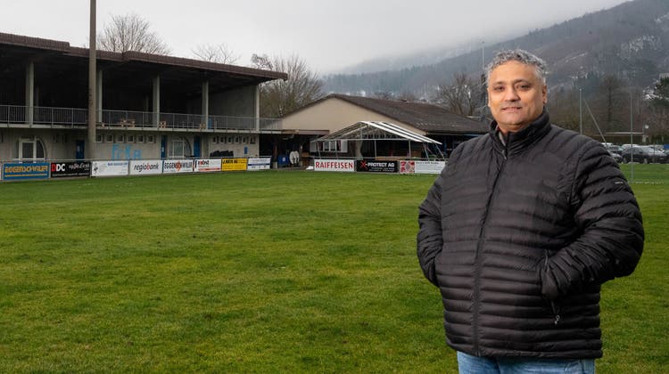 Luigi Furcillo, Präsident des FC Klus-Balsthal, sucht nach Lösungen für die Platzprobleme im Moos. (Bruno Kissling)
