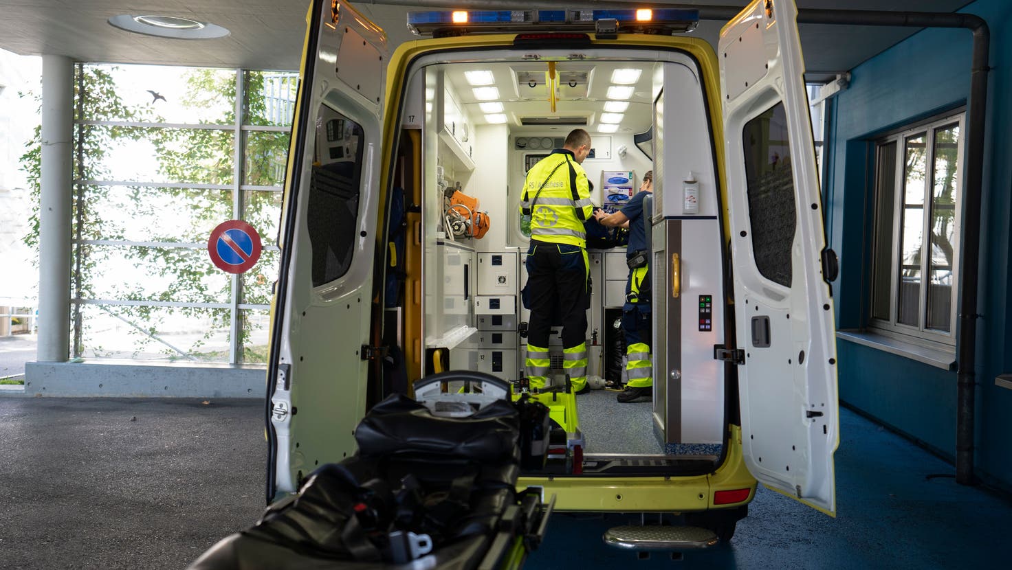Notfall-Stationen sind auch in der Schweiz stark ausgelastet: Mitarbeiter des Kantonsspitals Aarau. (Bild: Claudio Thoma)