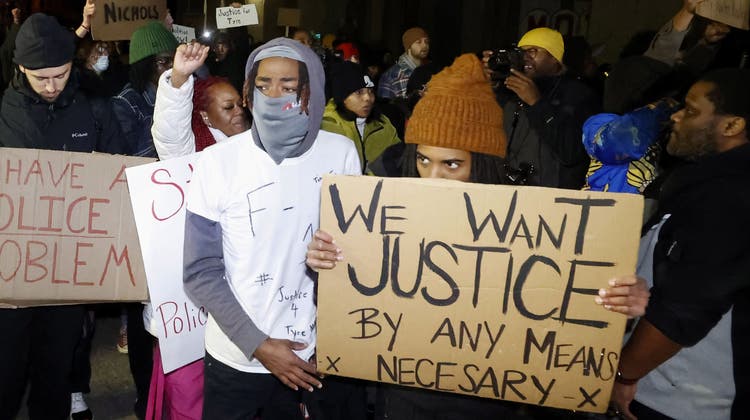 Proteste in Memphis nach der Veröffentlichung der Videoaufnahmen. (Tannen Maury / EPA)