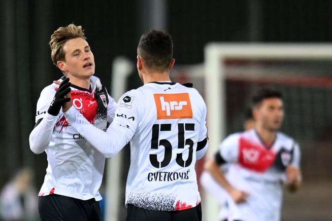 Verteidiger Bastien Conus (links) schoss den FC Aarau zum Heimsieg gegen Thun. (Aarau, 28.01.2023)