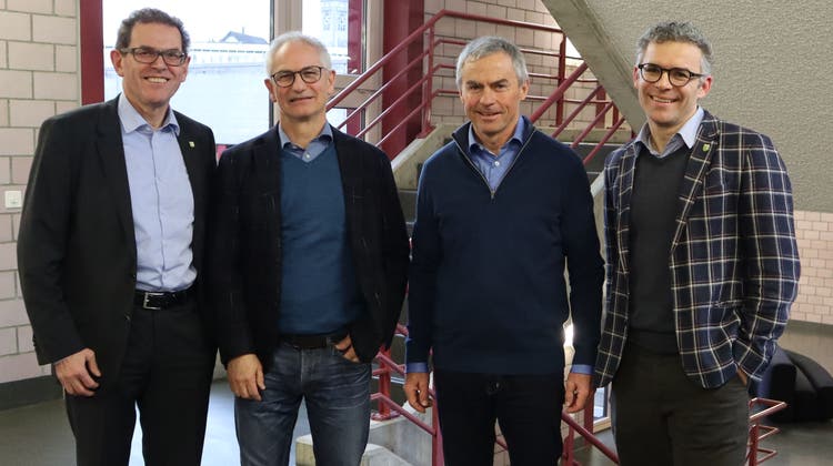 Ständerat Jakob Stark (SVP, links im Bild) diskutierte mit den Kantonsräten Ueli Fisch (GLP), Josef Gemperle (Mitte) und Daniel Eugster (FDP). (Bild: Manuela Olgiati)