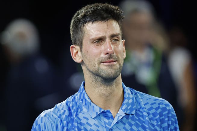 Nach seinem 22. Grand-Slam-Sieg bricht Novak Djokovic in Tränen aus.