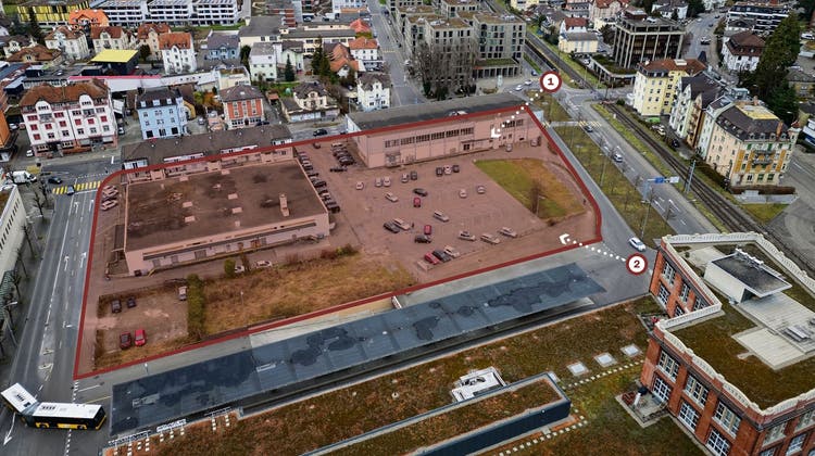 Eingebettet zwischen dem Einkaufszentrum Novaseta (links) und der Bahnlinie sowie zwischen dem Hamel mit dem Bushof (unten) und der St. Gallerstrasse befindet sich das Areal, auf dem für 70 bis 80 Millionen Franken das Projekt Stadthof Arbon realisiert werden soll. (Bild: Manuel Nagel)