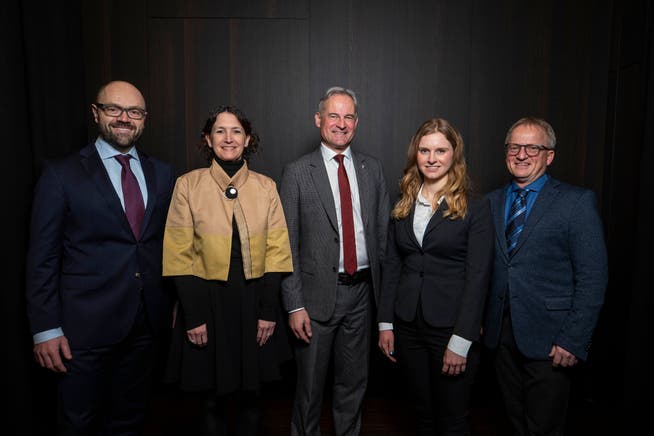 Sie wollen für die FDP des Kantons Zug nach Bern, von links: Arno Grüter, Elisabeth Glas, Matthias Michel, Jill Nussbaumer und Marcel Güntert. 