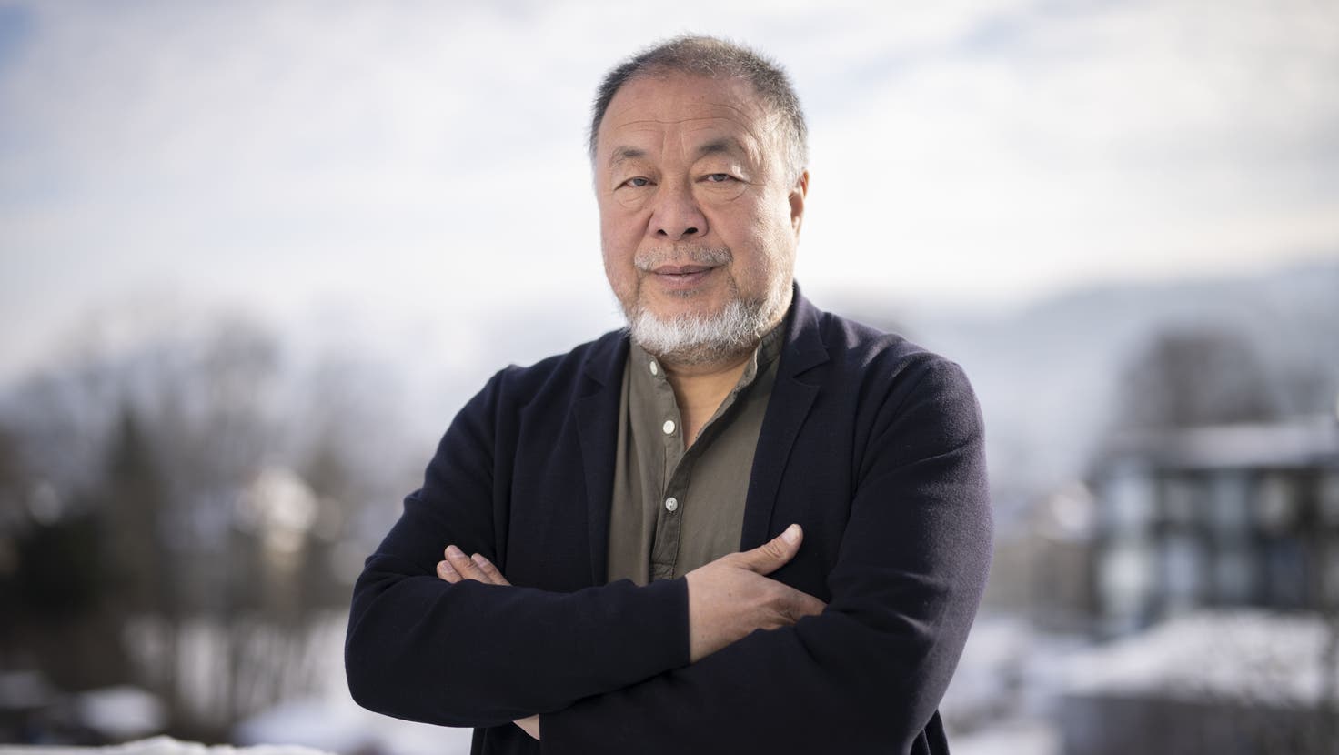 «China wird niemals auf den Westen hören»: Ai Weiwei (geb. 1957)  auf dem Dach der HSG in St. Gallen. Der Künstler-Aktivist lebt zurzeit in Portugal. (Keystone)