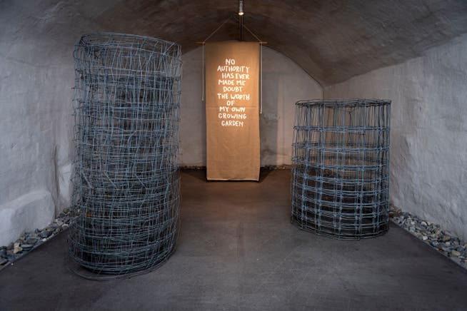 Eine Installation in der neuen Ausstellung in Baliere.