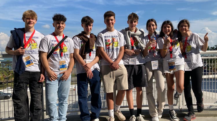 Die Teilnehmerinnen und Teilnehmer der Oberstufe Altdorf am «International Summit» der Pompano Beach High School in Florida. (Bild: PD)