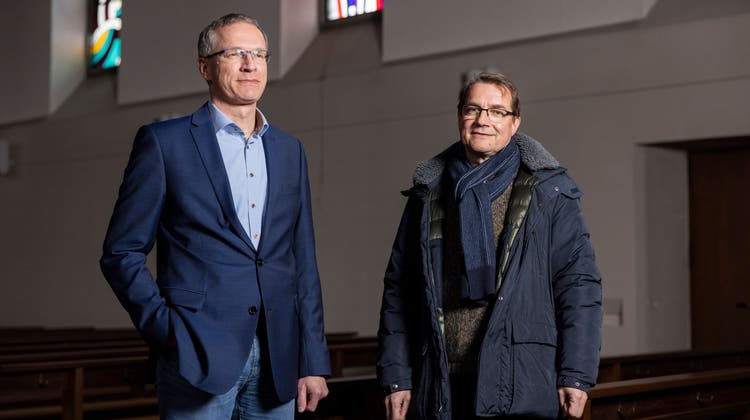 Die Neuen: Kirchenpflegepräsident Andreas Zillig (l.) und Pfarrer Markus Brun in der Katholischen Kirche in Gebenstorf. (Severin Bigler)