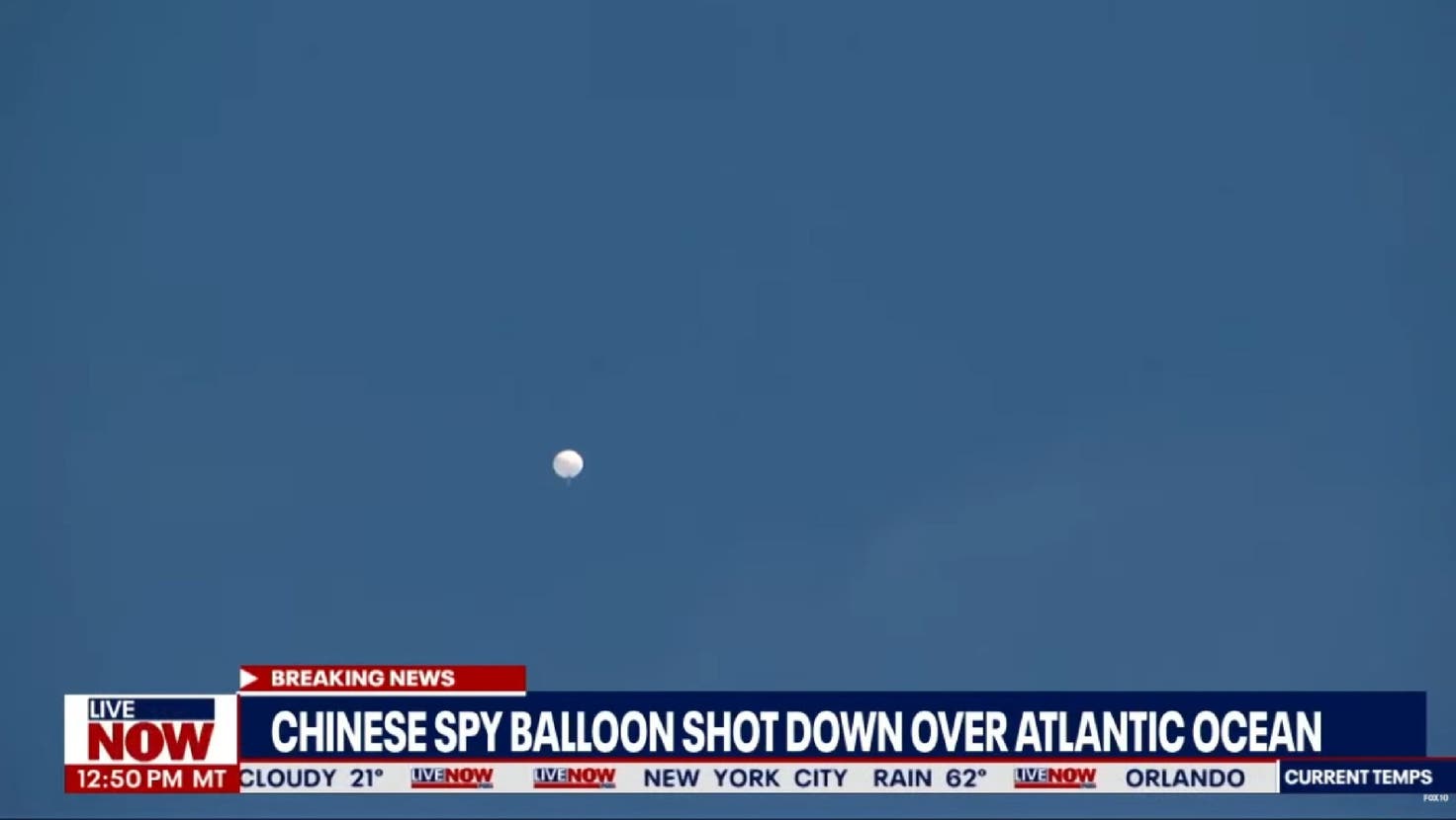 Der chinesische Ballon, der ungefähr die Grösse von drei Reisebussen besitzt, am Samstag in der Nähe von Myrtle Beach (South Carolina). (Youtube/Fox)