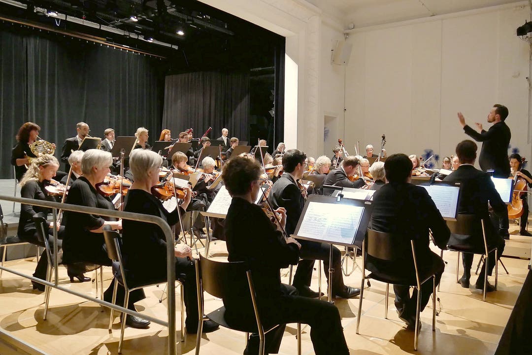 Der Orchesterverein Nidwalden unter der Leitung von Manuel Oswald.
