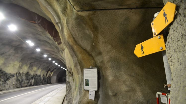 Zwischen Isleten und Bauen führt der Weg der Schweiz durch den Harderband-Tunnel. Jetzt soll ein neuer Fussgängertunnel für mehr Sicherheit sorgen. (Bild: Urs Hanhart (Seedorf, 16.3. 2022))