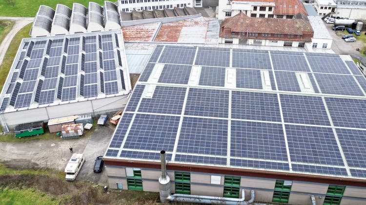 Photovoltaik-Anlagen auf den Dächern der Johann Müller AG (zvg)