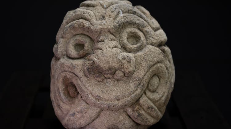 200 Kilogramm schwer und 2500 Jahre alt: Ein Mischwesen aus Mensch und Jaguar aus der Kultur der Chavin. (Bild: BAK)