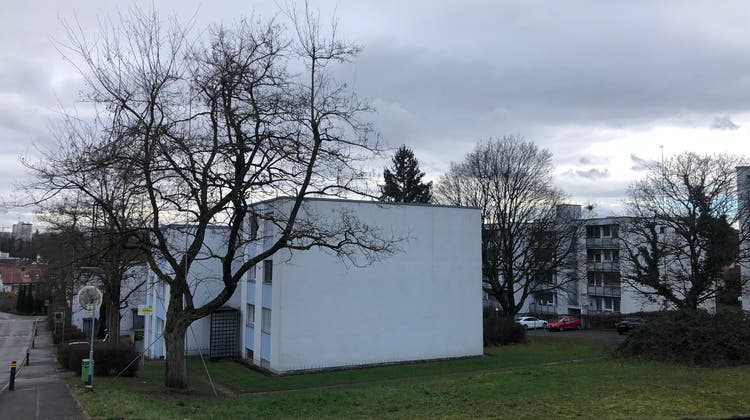 Am Giessenweg in Rombach/Küttigen will die UBS Pensionskasse anstelle der drei Mehrfamilienhäuser zwei neue bauen. (Bild: Katja Schlegel)