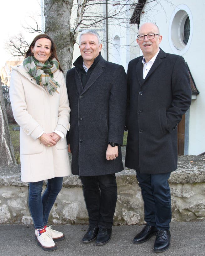 Neue Führung im Felsenheim Sachseln (von links) Stiftungsratspräsidentin Susanne Calligaris, der neue Geschäftsführer Patrick Csomor und sein Vorgänger Peter Wechsler.