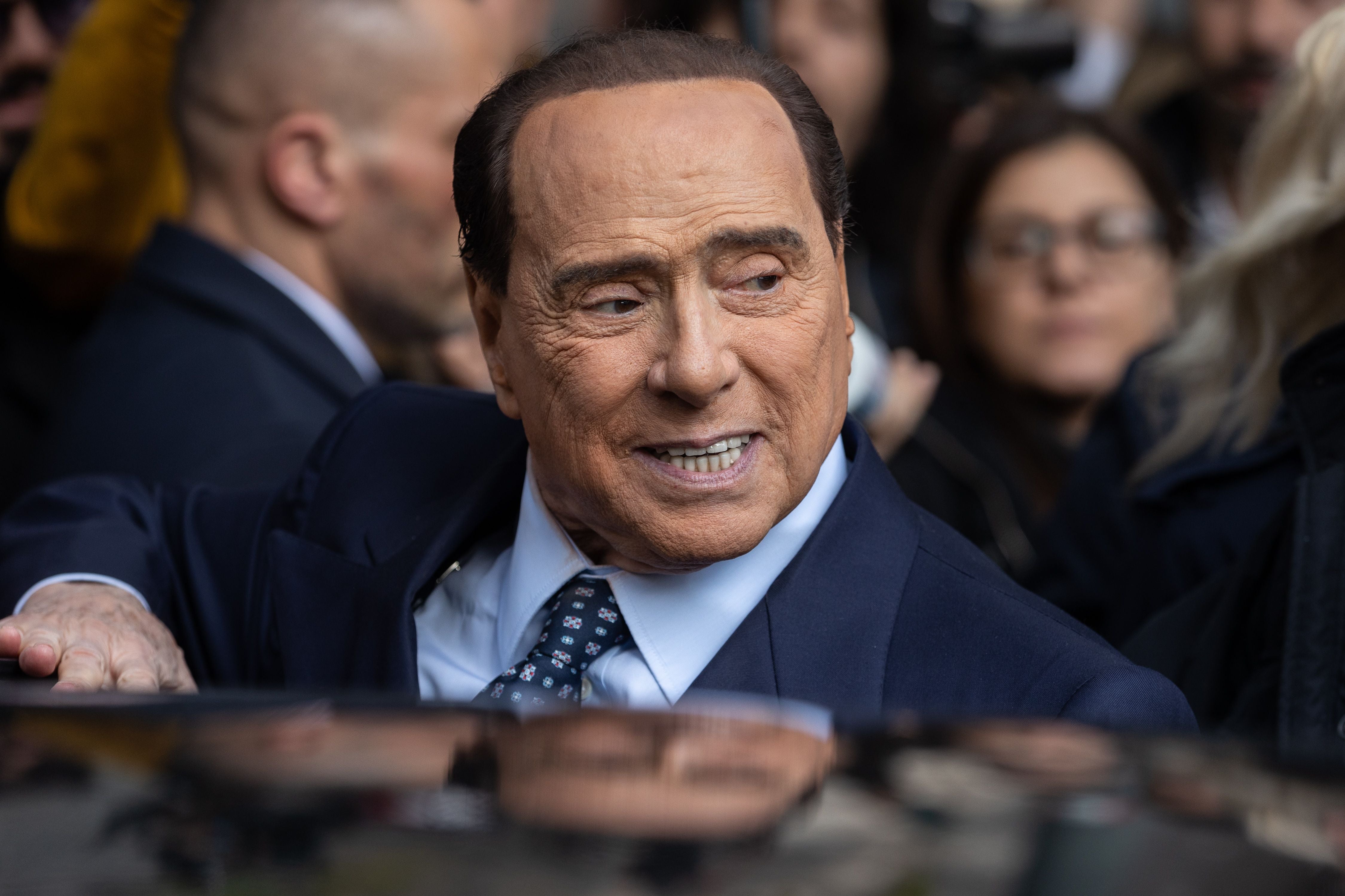 Silvio Berlusconi: Der Cavaliere Liegt Auf Der Intensivstation