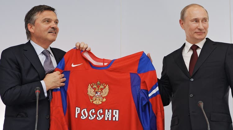 René Fasel und Vladimir Putin an einer gemeinsamen Pressekonferenz im Jahr 2011. (Keystone)