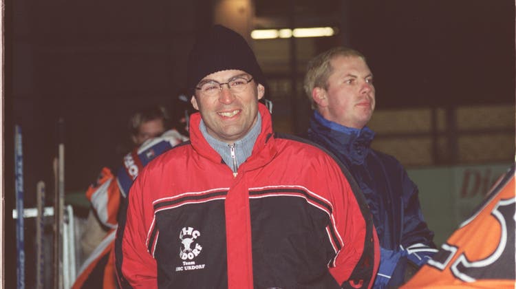 Damals war’s: Gérard Bouvard, Cheftrainer der Urdorfer in der 4.-Liga-Saison 2000/01, rechts Betreuer-Legende Peter  Gisler. (Ruedi Burkart (14. Januar 2001))