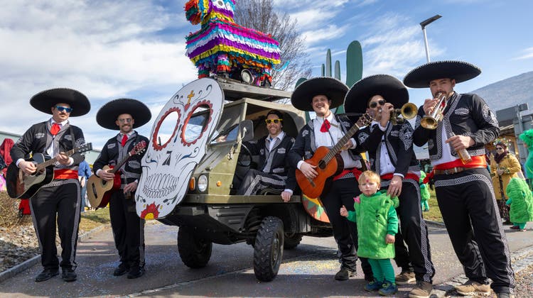«Fiesta Mexicana im Schnäggedorf», so lautet das Motto der Fasnacht in Matzendorf. Entsprechend kam auch der Kinderumzug daher. Im Bild: die «7-Sieche». (Patrick Lüthy)