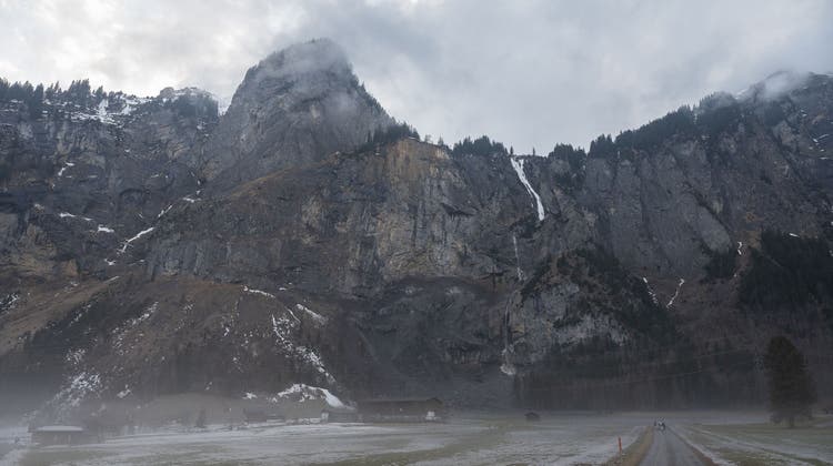 Riesige Staubwolke nach Felssturz in Kandersteg – keine Verletzten