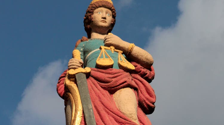Die Figur der Justitia auf dem Gerechtigkeitsbrunnen in Winterthur. Das Original stammt von 1539. (Christoph Hurni)