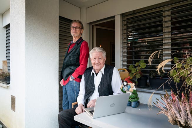 Klaus Samson (links) und Werner Stulz betreiben den Samson Verlag in Geroldswil.