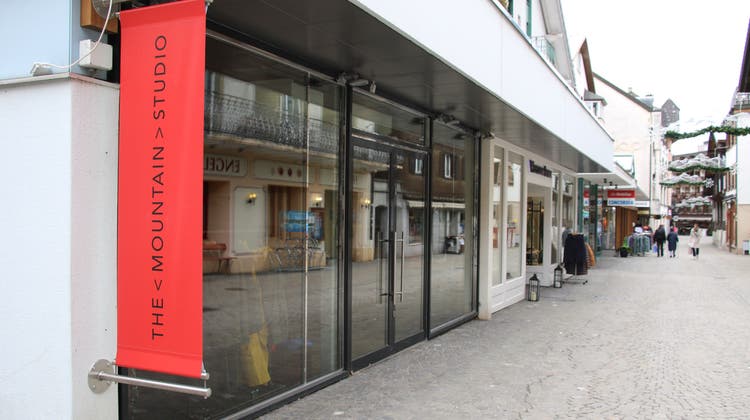 In der Engelberger Dorfstrasse hat der erste eigene Shop der Hirscher-Outdoor-Marke The Mountain Studio eröffnet. (Manuel Kaufmann (Engelberg, 17. Januar 2023))