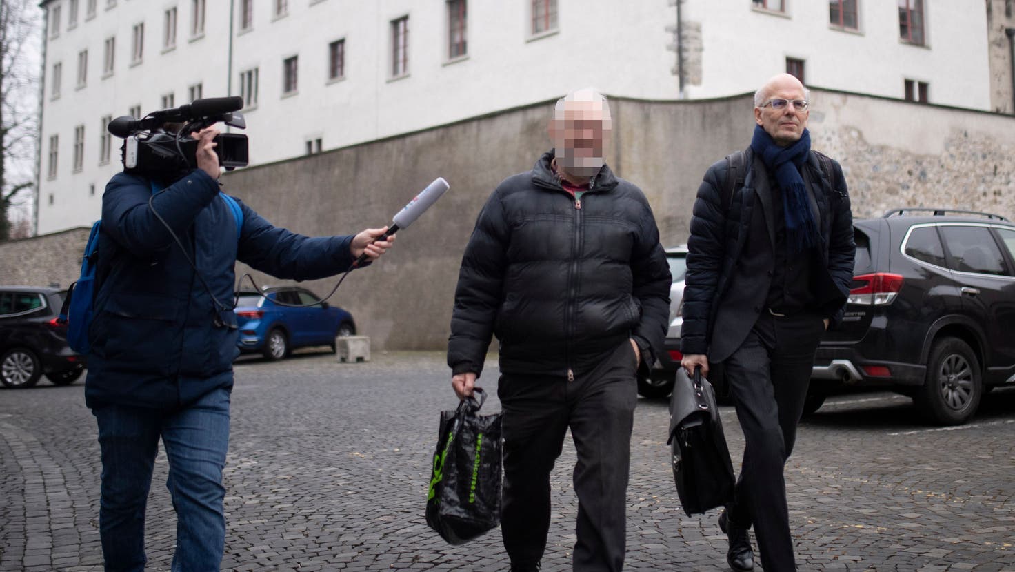 Ulrich K. mit seinem Anwalt vor dem Bezirksgericht in Arbon. (Bild: Benjamin Manser (3. März 2023))