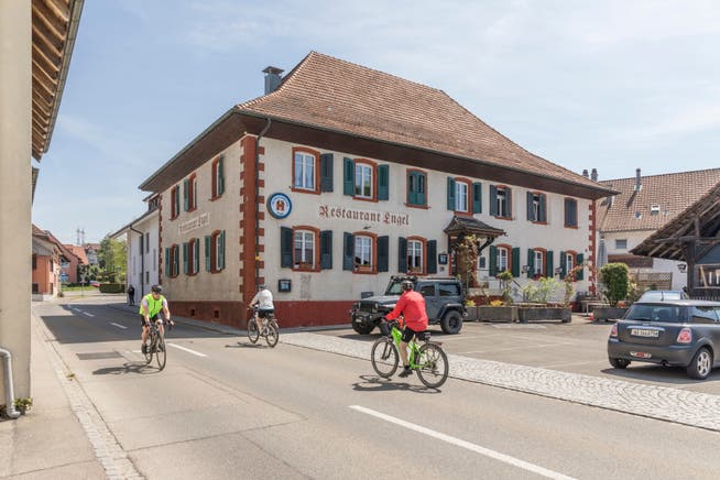 Das Dorfzentrum in Koblenz ist dicht bebaut und für Verkehrsteilnehmer unübersichtlich: Mit Tempo 30 soll dieses Problem entschärft werden.