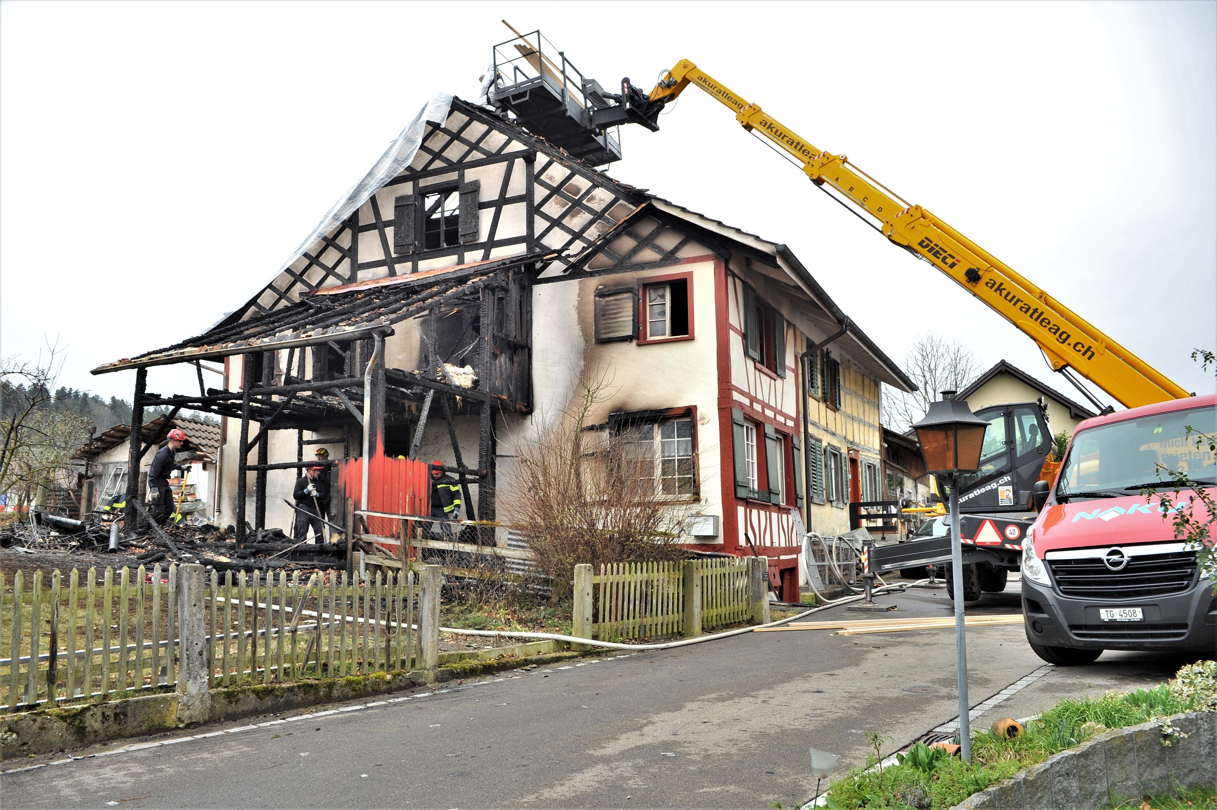 Brand In Felben-Wellhausen: Ein Todesopfer, Bewohner Kommen Unter