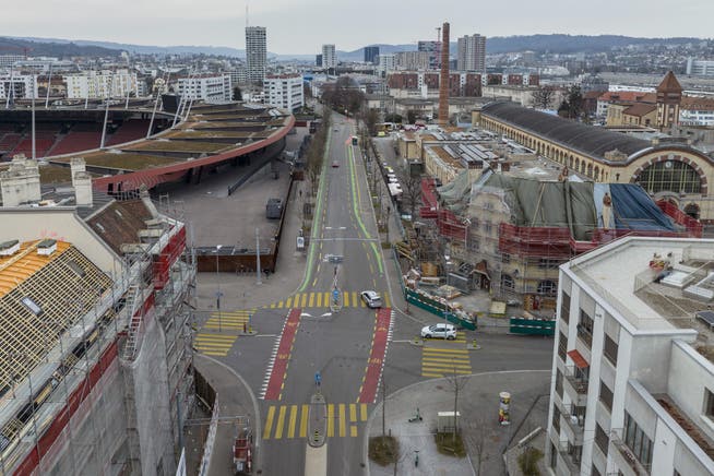 Die Velovorzugsroute in Zürich mit Blick vom Letzigrund in Richtung Altstetten. 