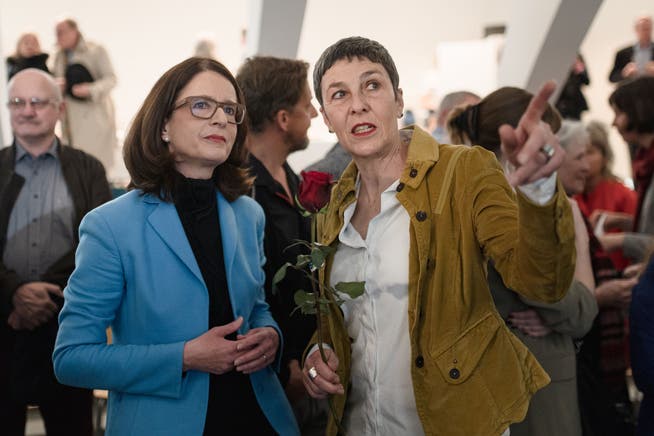 Die eine zögert noch, die andere hat schon entschieden: Susanne Vincenz-Stauffacher (FDP) und Barbara Gysi (SP) am Sonntag im Pfalzkeller. 