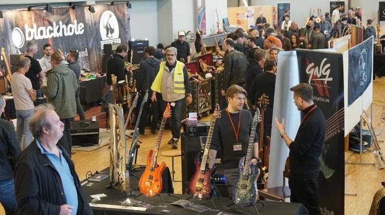 Die Veranstaltung «Guitars & More» konnte bereits letztes Jahr eine grosse Menge an Gitarrenfans anziehen. (Bild: zvg)