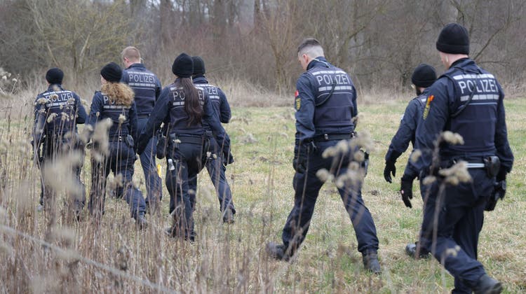 Eine Suchaktion der Polizei anfangs März nach der Vermissten Jasmin M. Dutzende Gebiete bei Radolfzell wurden abgesucht. (Bild: Gerald Jarausch)