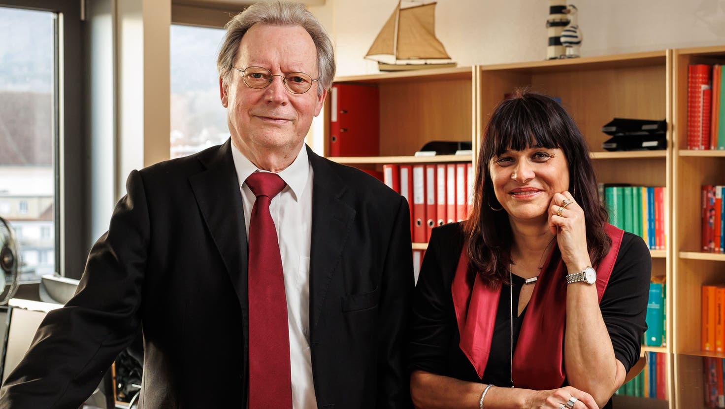 Kuno Tschumi und Clivia Wullimann in der gemeinsamen Anwaltskanzlei. (Bild: Hanspeter Bärtschi)