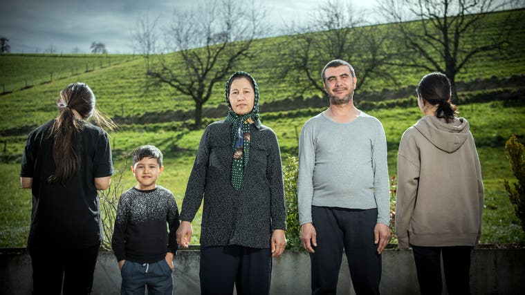 Die Familie Mohammadi hat einen Wegweisungsentscheid nach Kroatien und weiss nicht, wie lange sie noch in der Schweiz bleiben kann. Hier zu sehen ist sie in Ebersecken, wo sie zu Hause ist. (Bild: Pius Amrein  (Ebersecken, 16. 3. 2023))