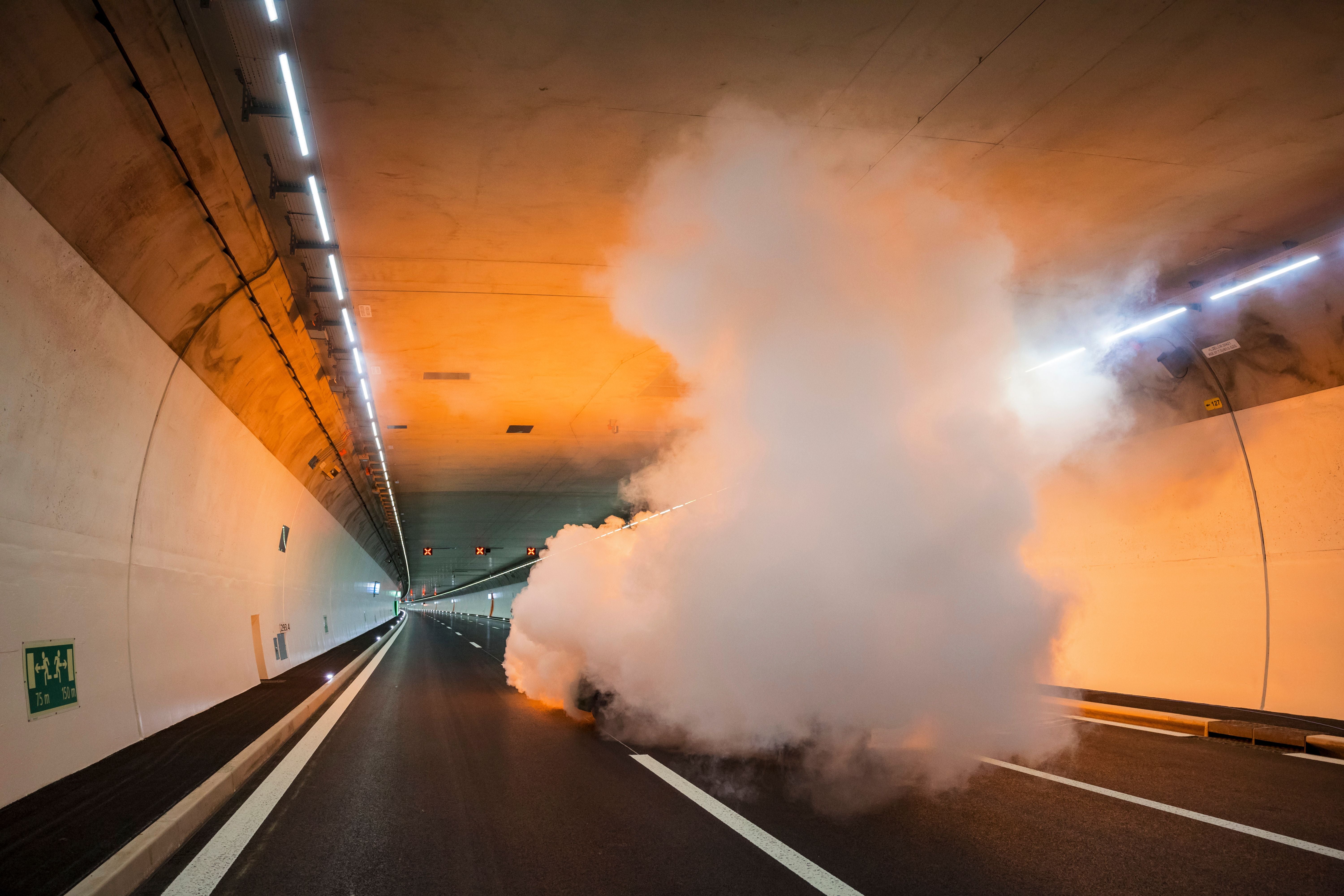 Gubristtunnel: Eine Brandfall-Übung In Der Dritten Röhre