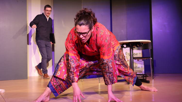 Die Theatergruppe Improvisorisch Gränichen probt die Komödie «Huusfründe» von Charles Lewinsky – ein Probenbesuch. (Bild: Peter Weingartner / Aargauer Zeitung)