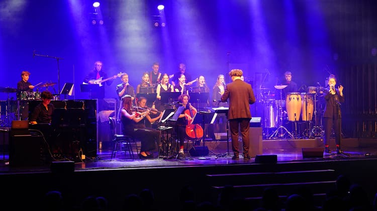 Das Jugendorchester «Embrace the Passion» unter der Leitung von Claudio Einhorn. (Bild: Veronika Rojek-Wöckner (Altdorf, 25. 3. 2023))