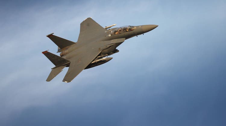 Ein amerikanischer Kampfjet vom Typ F-15 über Syrien: Im Osten des Landes kommt es zu Kämpfen zwischen den USA und dem Iran. (Bild: William Howard/Imago)