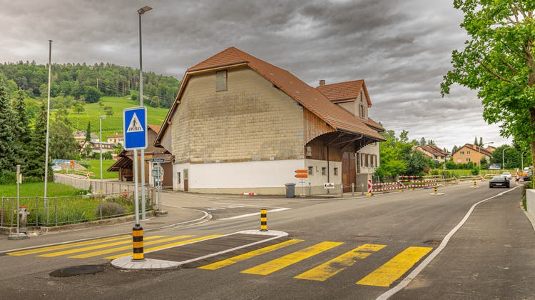 Die Zürcherstrasse in Weiningen: Auf dieser Strasse wurde der Tesla-Fahrer geblitzt. (Chris Iseli/Archiv)