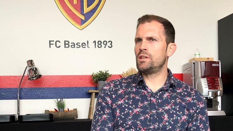 Daniel Stucki sprach diese Woche erstmals in seiner neuen Funktion als Nachwuchschef des FC Basel zu den Medien. (Bild: Jakob Weber)