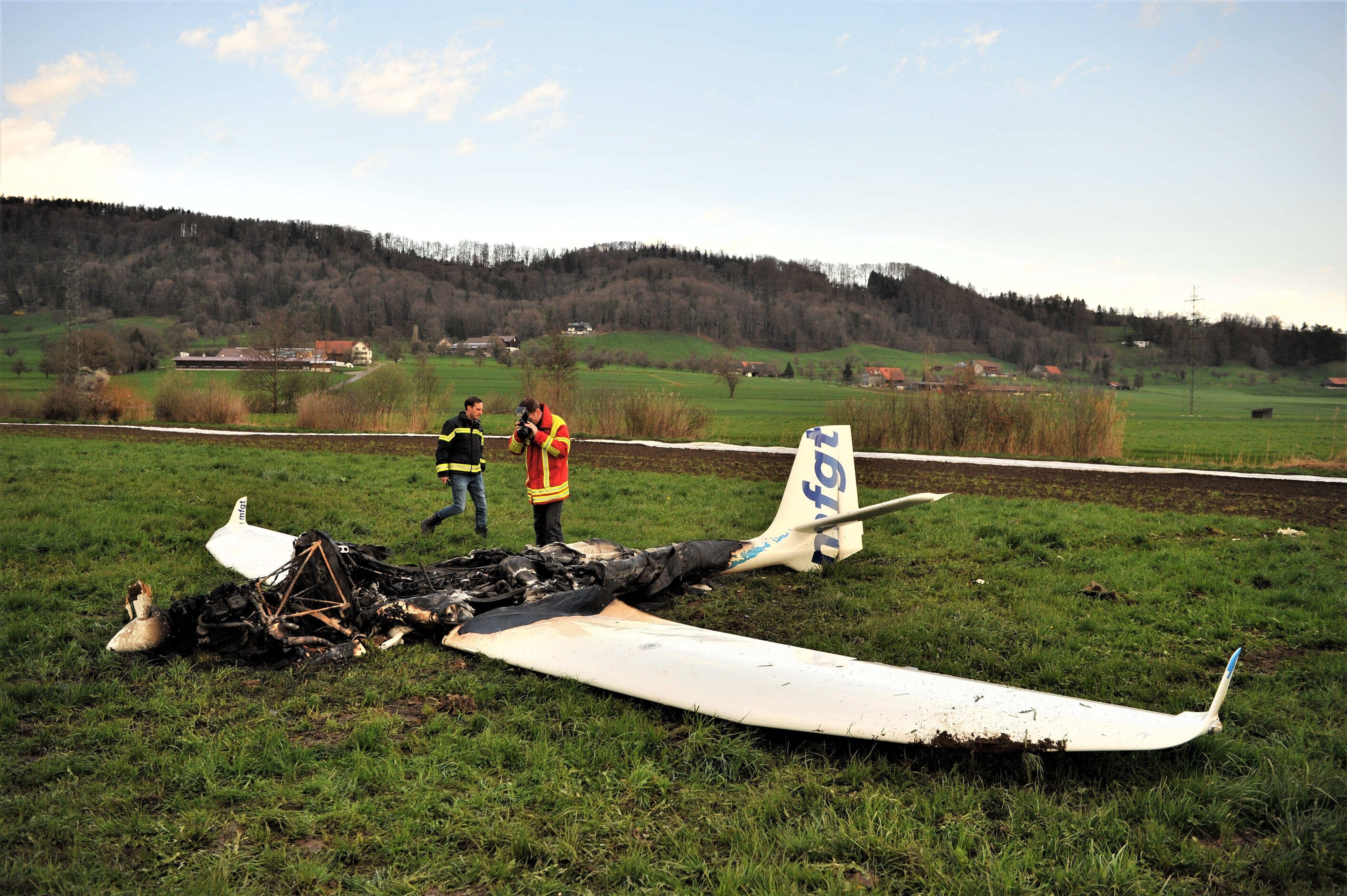 Kleinflugzeug stürzt in Lommis unmittelbar nach dem Start ab und brennt aus.