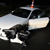 Ein junger Mann verlor am Sonntagabend kurz nach dem Eichtunnel die Fahrzeugkontrolle und fuhr gegen die Mittelleitplanke. (Bild: Luzerner Polizei)