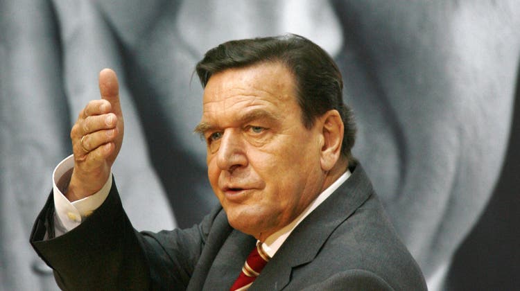 Der ehemalige Bundeskanzler Gerhard Schröder, fotografiert bei der Präsentation seiner Biografie 2006 in Berlin. (Herbert Knosowski/AP)