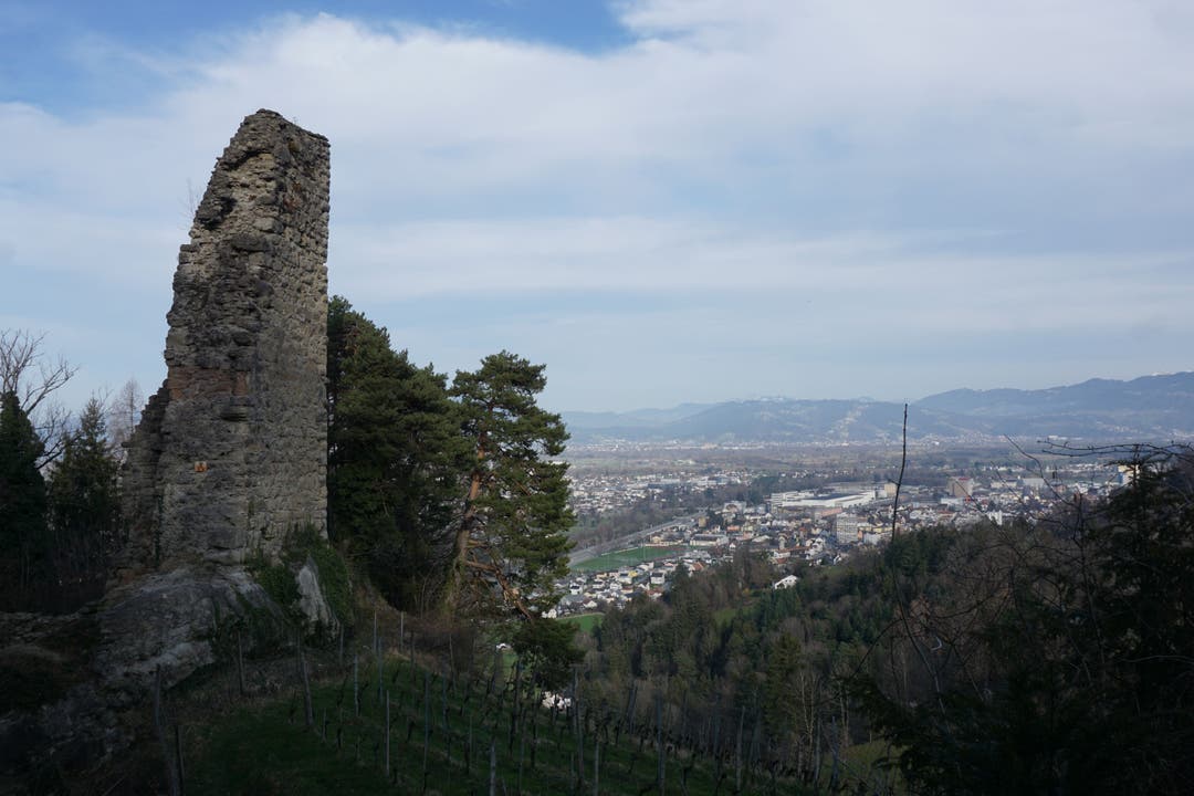 Die Ruine Grimmenstein thront über St.Margrethen.