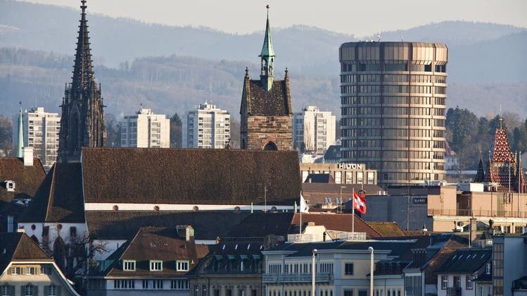 Die Bank der Zentralbanken: markanter BIZ-Büroturm in Basel direkt neben dem Hauptbahnhof. (Bild: Keystone)