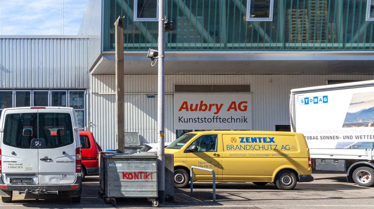 Die Aubry AG baut ihre Fabrik in Neuenhof aus – die Kontiki-Garage muss deshalb neue Räumlichkeiten suchen. (Bild: Mathias Förster)